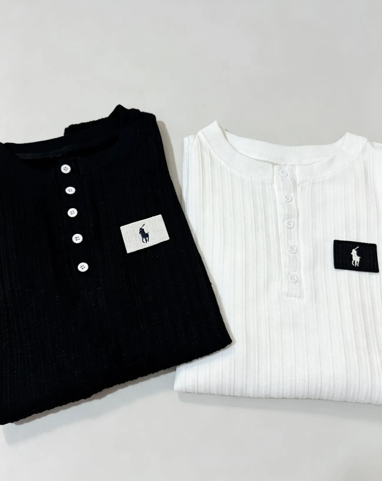 Pola ， ， ， ， ， ， 。 ， ， ， 、 ， ，Breathable ， 、 。 White ， ， ， 、 、 ， 、 ， ， ， 26 ， ， ， Versatile 。 ：Black White Size：M L XL/2XL